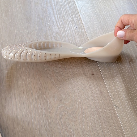 Stuart Weitzman Women's Cream Flats - Picture 7 of 12